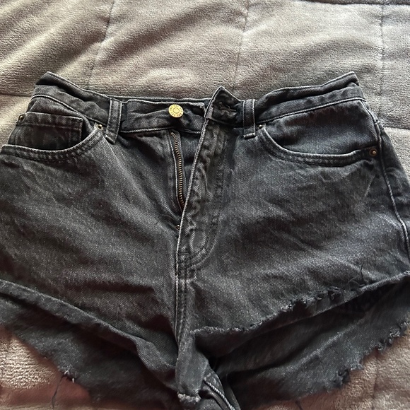 urban outfitters bdg Girlfriend High-Waisted Denim Short - Washed Black Denim